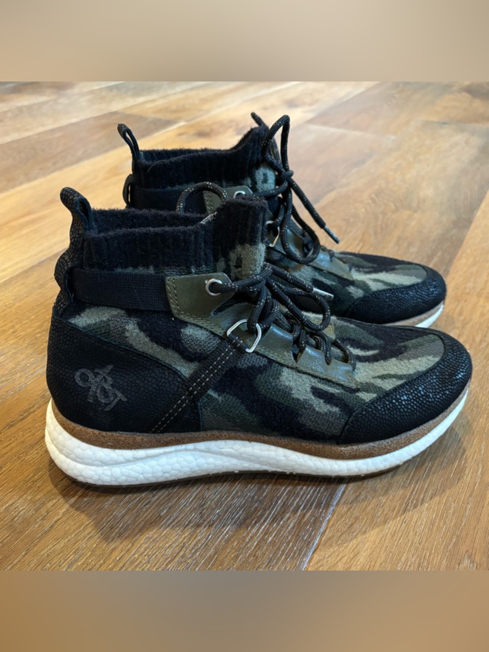 OTBT, Off The Beaten Track, Hybrid In Pine High Top Shoes Women's Size 9 M, Camo